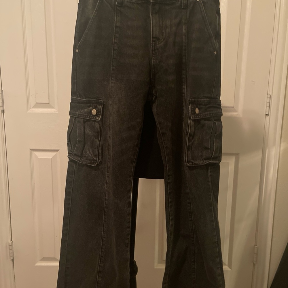 Ditch LA Black Flared Cargos Size 28x30